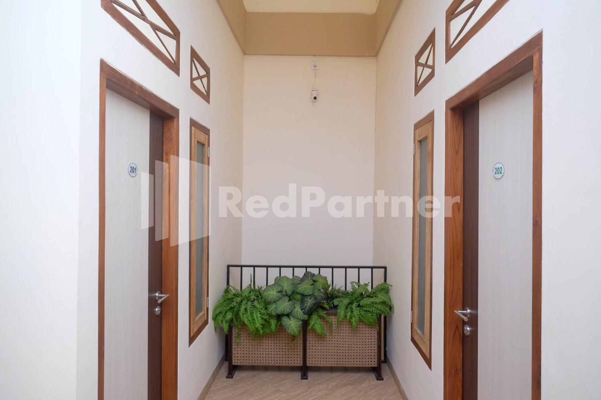 Ndliman House Near Ugm Jogja Mitra Reddoorz Hotel Kejayan Buitenkant foto