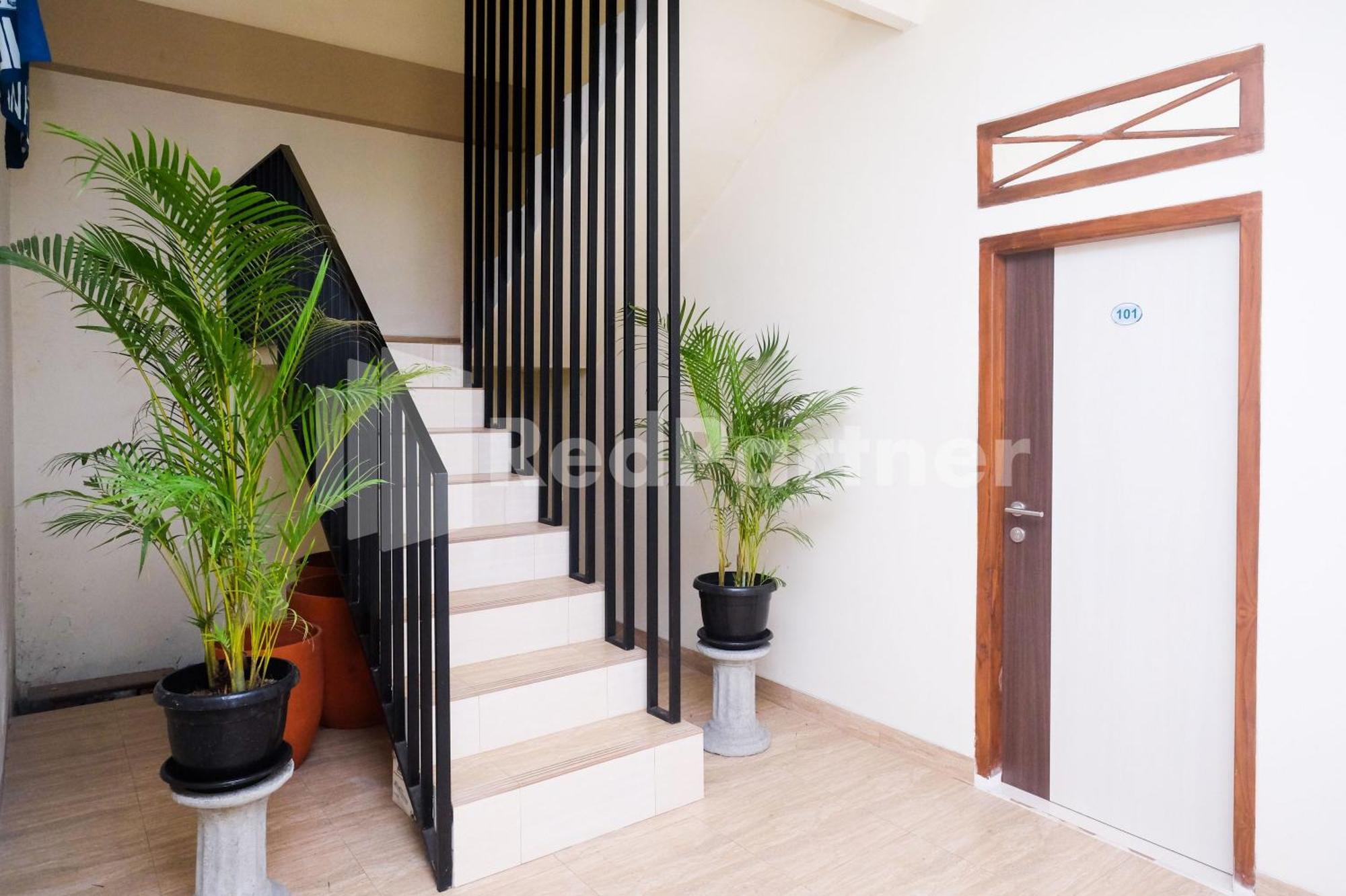 Ndliman House Near Ugm Jogja Mitra Reddoorz Hotel Kejayan Buitenkant foto