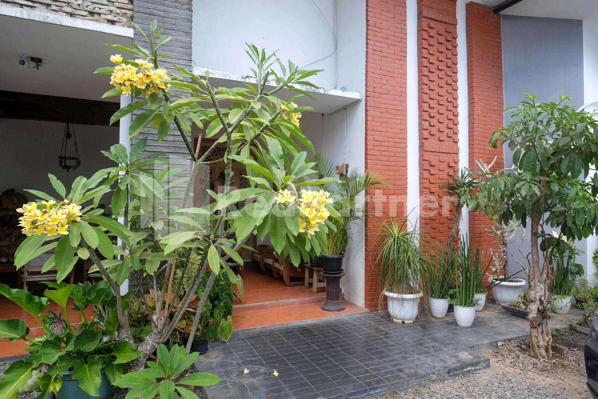 Ndliman House Near Ugm Jogja Mitra Reddoorz Hotel Kejayan Buitenkant foto